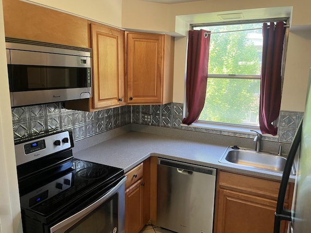 415 Wesley Ave Unit 21, Oak Park, IL 60302 - kitchen with stainless steel appliances, decorative backsplash, and light countertops
