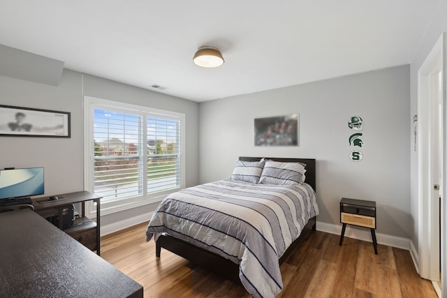 39W869 Kellar Sq, Geneva, IL 60134 - bedroom featuring light wood-type flooring