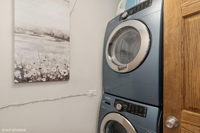 609 N Eastman Dr, Mount Prospect, IL 60056 - laundry area featuring stacked washer and clothes dryer