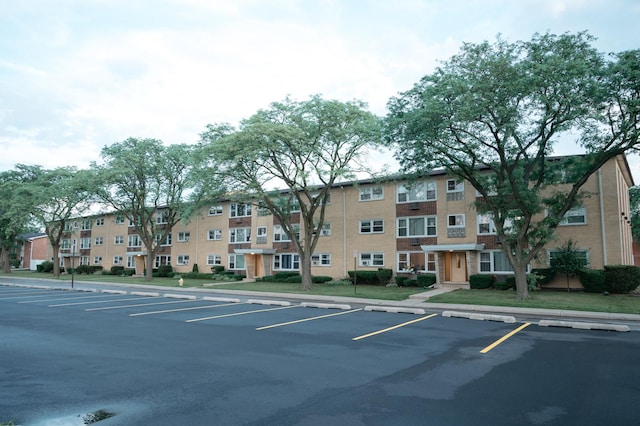 9275 W Noel Ave Unit 3C, Des Plaines, IL 60016 - view of apartment building / complex with uncovered parking