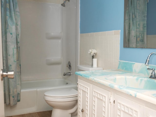 9275 W Noel Ave Unit 3C, Des Plaines, IL 60016 - full bath featuring vanity, shower / bath combo, tile walls, and wood finished floors