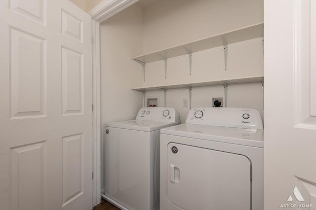 965 W Bergera Rd, Braidwood, IL 60408 - laundry area featuring washing machine and dryer