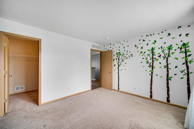 352 Westport Dr, Pingree Grove, IL 60140 - unfurnished bedroom featuring carpet flooring, a walk in closet, and a closet
