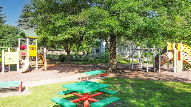 6162 Crossland Blvd, Gurnee, IL 60031 - view of community playground