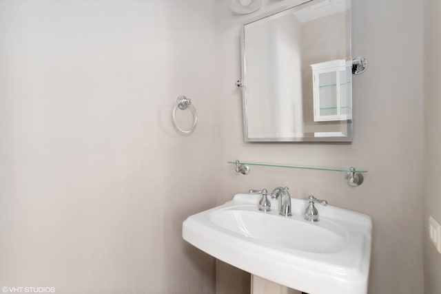 6162 Crossland Blvd, Gurnee, IL 60031 - bathroom featuring a sink