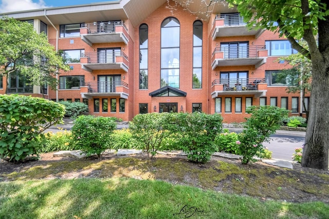 3525 S Cass Ct Unit 612, Oak Brook, IL 60523 - photo 1