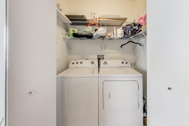 860 W Blackhawk St Unit 805, Chicago, IL 60642 - laundry area with washer and dryer