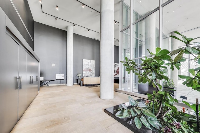 860 W Blackhawk St Unit 805, Chicago, IL 60642 - lobby featuring a towering ceiling