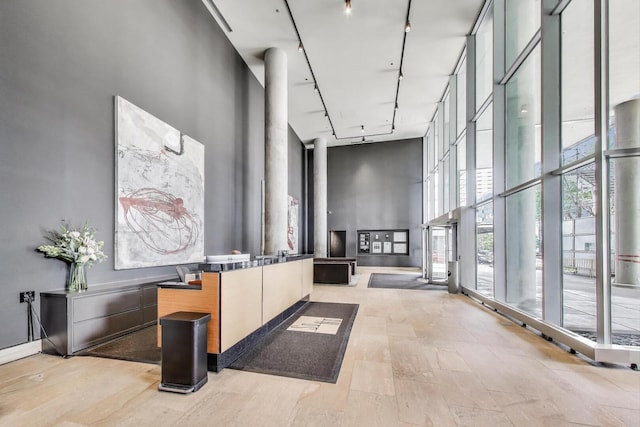 860 W Blackhawk St Unit 805, Chicago, IL 60642 - welcome area featuring a towering ceiling and a wall of windows