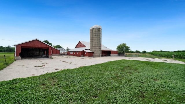 18521 Anderson Rd, Prophetstown, IL 61277 - view of yard featuring a pole building, a garage, and an outbuilding