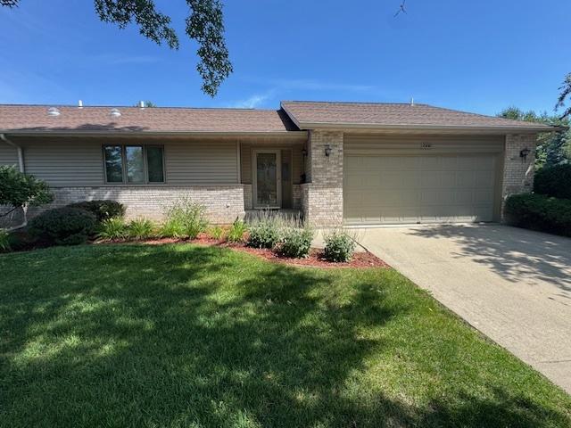 700 Seminole Dr Unit 2, Freeport, IL 61032 - photo 2