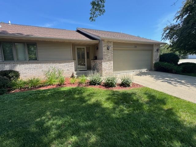 700 Seminole Dr Unit 2, Freeport, IL 61032 - photo 3