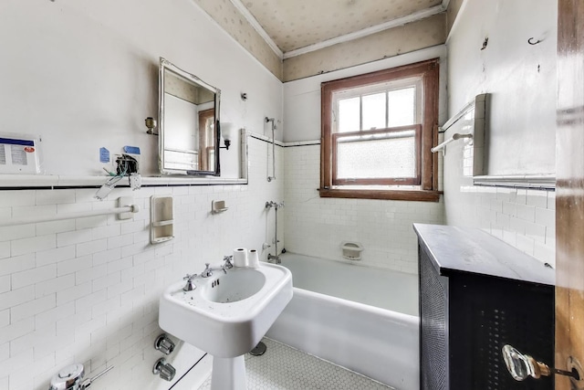 1532 E 59th St Unit J3, Chicago, IL 60637 - full bath featuring a bath, tile walls, a wainscoted wall, and ornamental molding