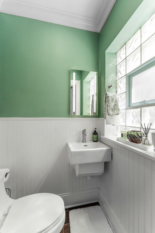 2610 N Major Ave, Chicago, IL 60639 - half bath featuring wainscoting and ornamental molding
