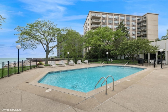 1500 Sheridan Rd Unit 7G, Wilmette, IL 60091 - community pool featuring a patio