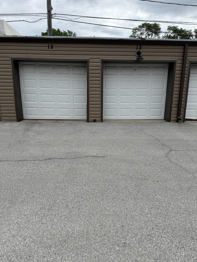 10911 S Longwood Dr Unit 2, Chicago, IL 60643 - view of garage