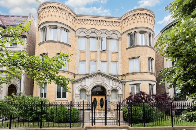4744 S Prairie Ave Unit 1A, Chicago, IL 60615 - view of property with a fenced front yard