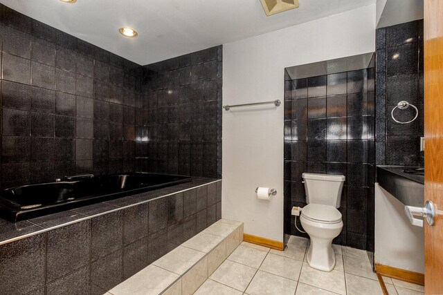 4744 S Prairie Ave Unit 1A, Chicago, IL 60615 - bathroom with tile patterned floors and tiled tub