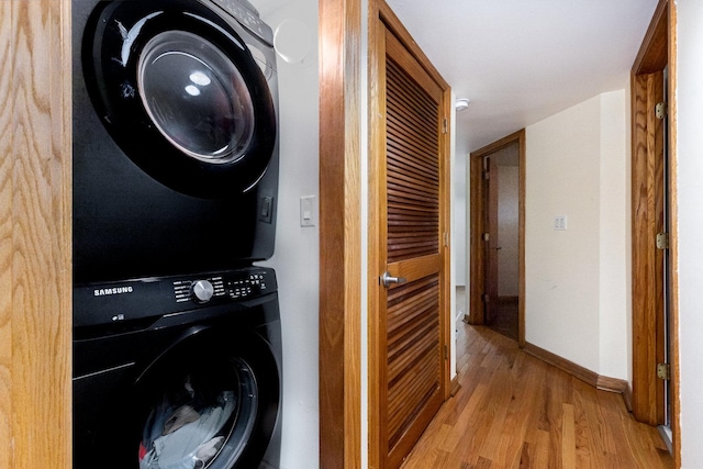 4744 S Prairie Ave Unit 1A, Chicago, IL 60615 - laundry area with stacked washer / dryer and light wood-style floors