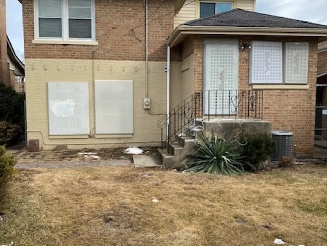 8928 S Bennett Ave, Chicago, IL 60617 - back of property featuring brick siding and a lawn