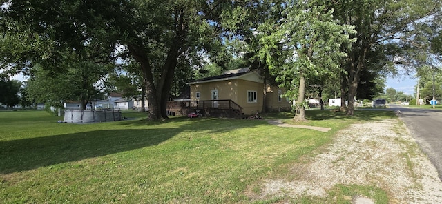 401 N 2nd Ave, Chenoa, IL 61726 - view of grassy yard featuring a deck