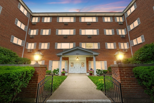 950 Washington Blvd Unit 206, Oak Park, IL 60302 - view of property at dusk