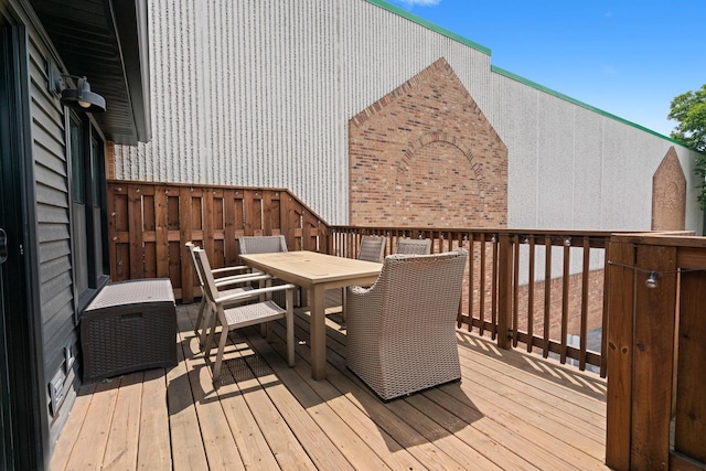 1801 W Diversey Pkwy Unit 36, Chicago, IL 60614 - deck with outdoor dining space