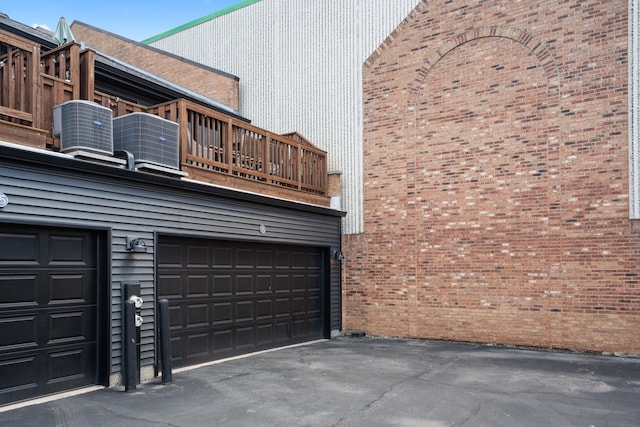 1801 W Diversey Pkwy Unit 36, Chicago, IL 60614 - garage with driveway