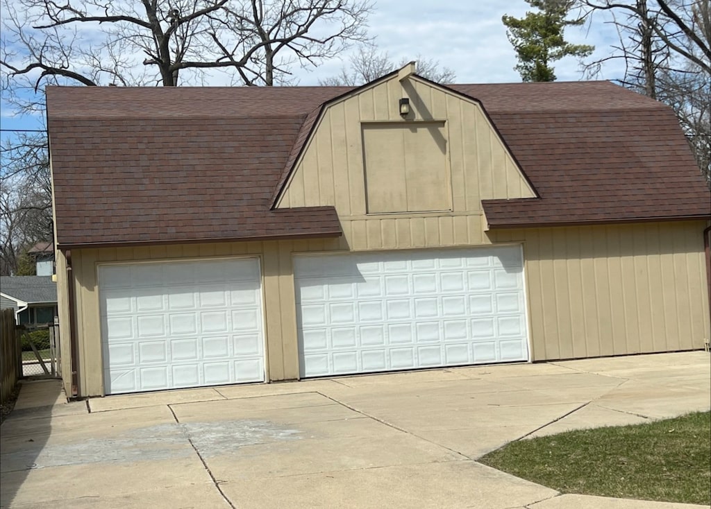 624 S St, Elgin, IL 60123 - garage with driveway