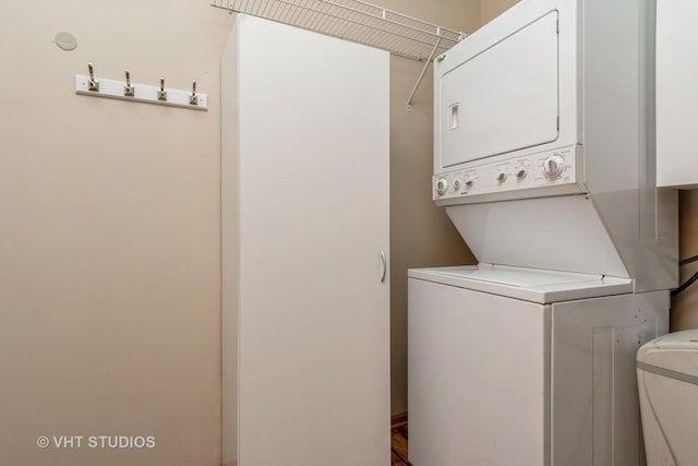 2501 Park Ridge Ct Unit 2501, Crest Hill, IL 60403 - laundry room with stacked washer / drying machine