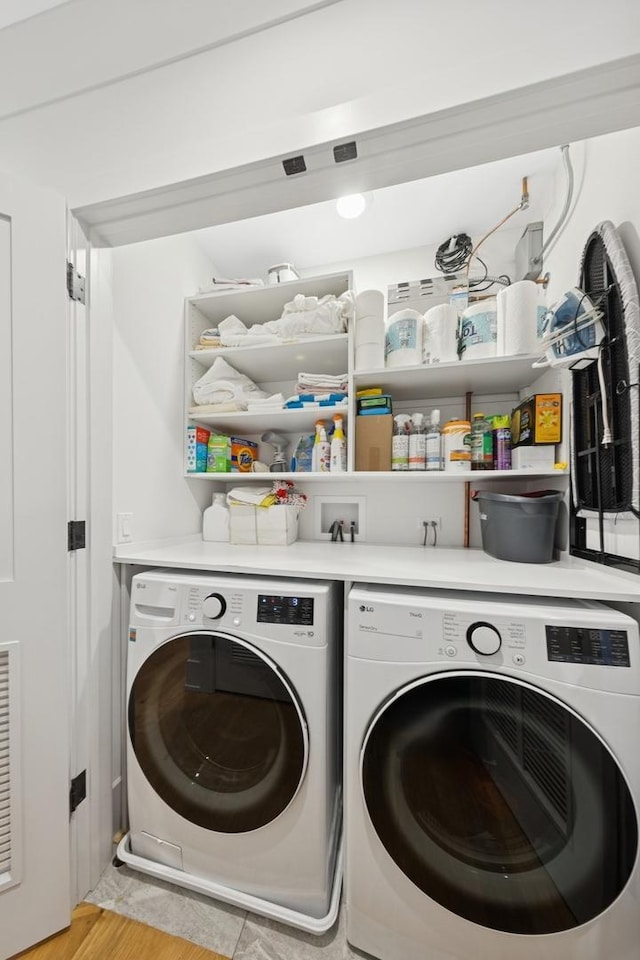 1825 N Halsted St Unit 2, Chicago, IL 60614 - laundry area with independent washer and dryer and light wood finished floors