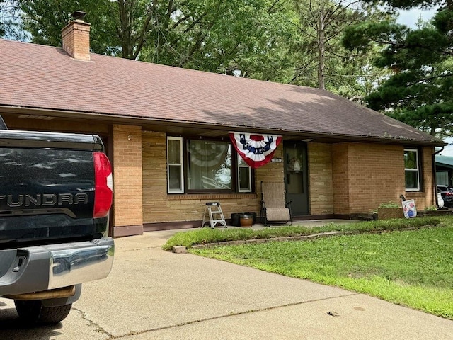 1818 3rd Ave, Sterling, IL 61081 - single story home with brick siding, a chimney, a shingled roof, and a front lawn