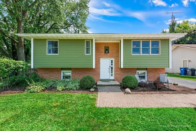 26 W Pine Ave, Cortland, IL 60112 - raised ranch featuring a front lawn and brick siding