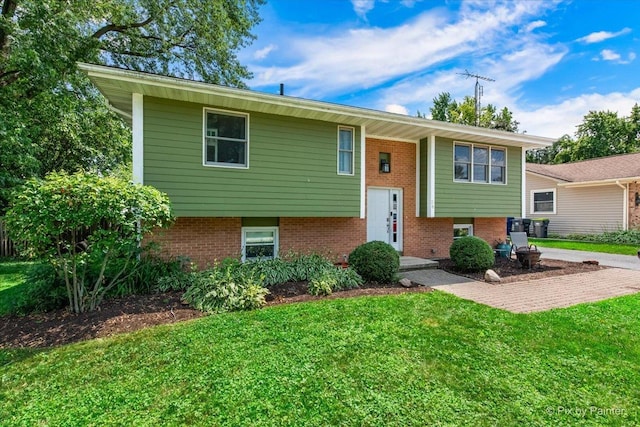 26 W Pine Ave, Cortland, IL 60112 - bi-level home with a front yard and brick siding