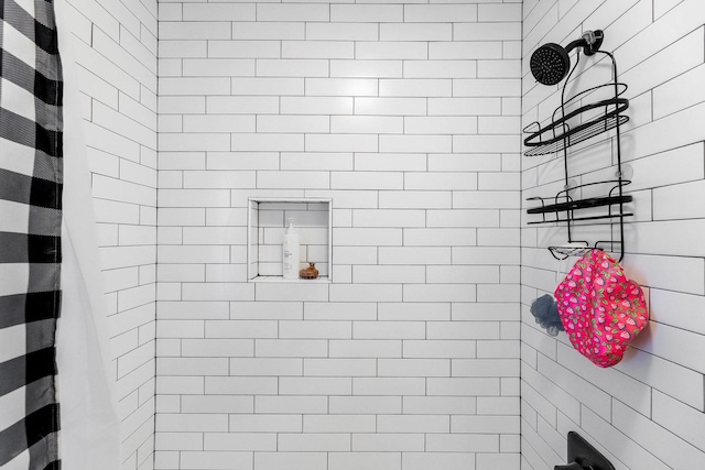 1030 Spruce St, Aurora, IL 60506 - full bath with tiled shower