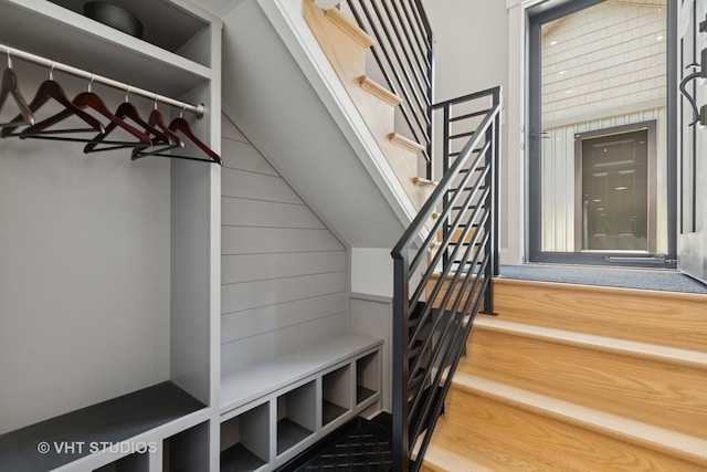 6848 N Oriole Ave, Chicago, IL 60631 - view of stairway