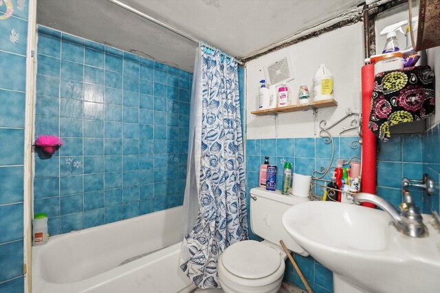 1916 N Lowell Ave, Chicago, IL 60639 - full bath with tile walls and shower / tub combo