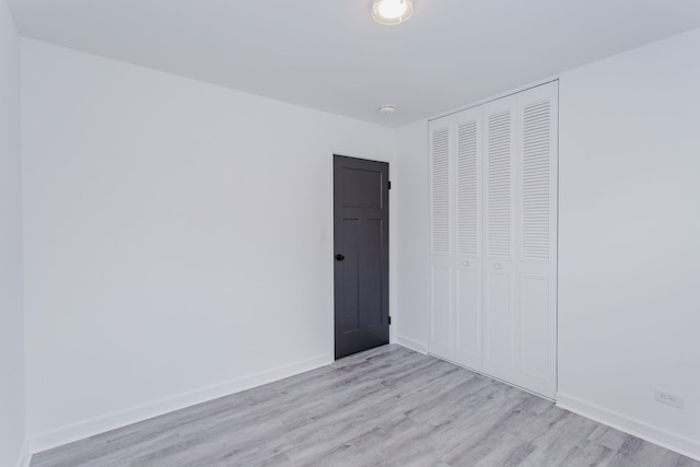 815 Concord Cv, Hoffman Estates, IL 60192 - unfurnished bedroom featuring light wood finished floors and a closet
