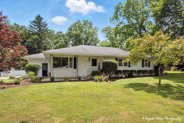 2514 Cuhlman Rd, Mchenry, IL 60051 - ranch-style house with a front yard