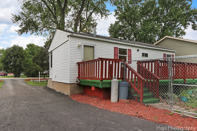 1912 Oak Dr, Mchenry, IL 60050 - view of front of house