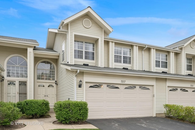 707 Sturnbridge Ln, Schaumburg, IL 60173 - multi unit property featuring an attached garage and asphalt driveway