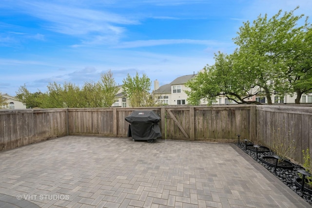 707 Sturnbridge Ln, Schaumburg, IL 60173 - fenced backyard featuring a grill, a patio area, and a residential view