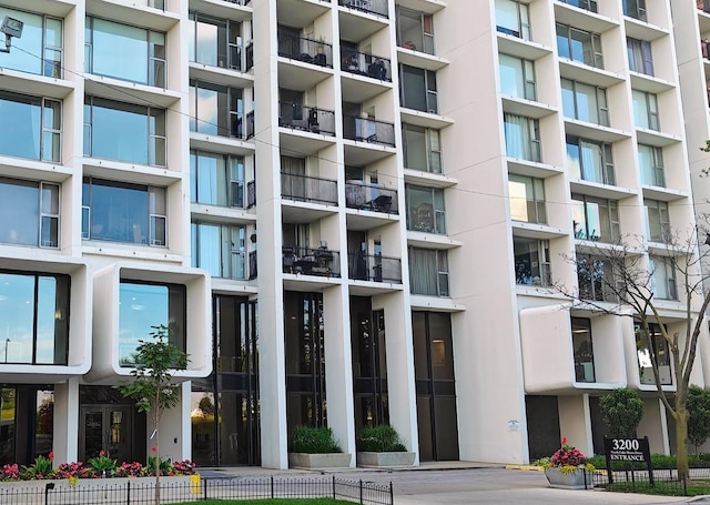 3200 N Lake Shore Dr Unit 502, Chicago, IL 60657 - photo 2