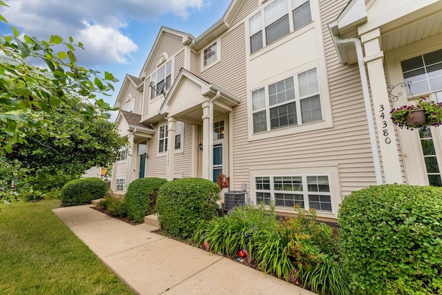 34382 N Goldenrod Ct, Round Lake, IL 60073 - photo 2
