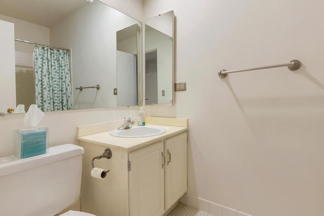 850 Wellington Ave Unit 311, Elk Grove Village, IL 60007 - bathroom featuring vanity, curtained shower, and tile patterned floors