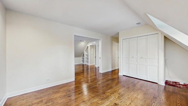 570 Hathaway Cir, Lake Forest, IL 60045 - unfurnished bedroom featuring wood finished floors, lofted ceiling, and a closet