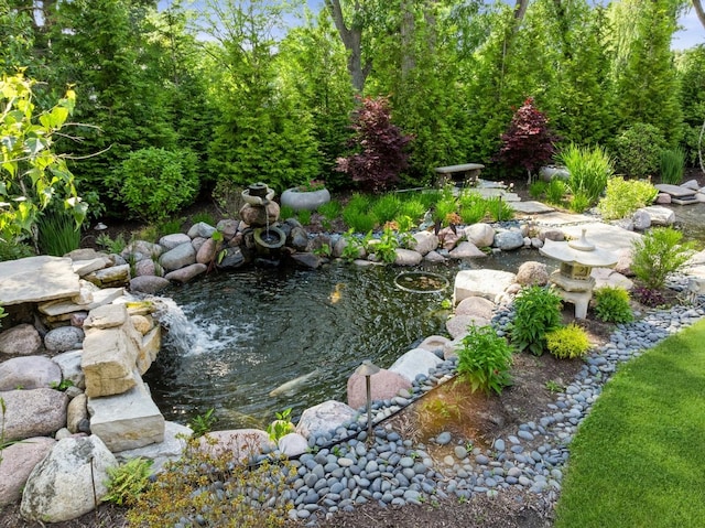 570 Hathaway Cir, Lake Forest, IL 60045 - view of yard with a small pond