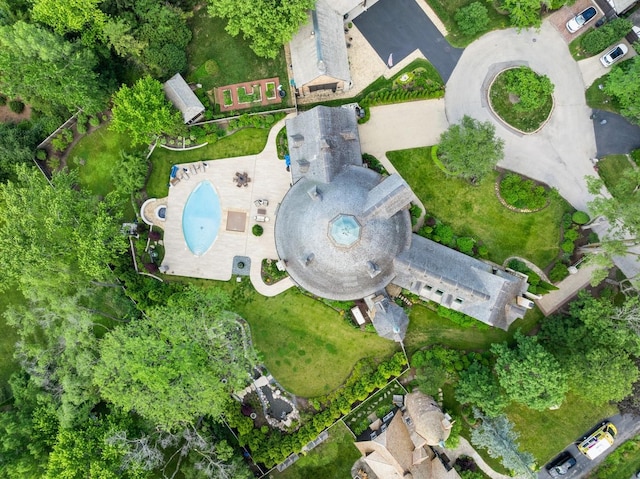 570 Hathaway Cir, Lake Forest, IL 60045 - drone / aerial view of a pool