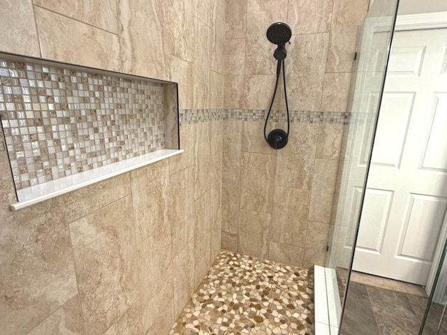 1711 Devonshire Ln, Shorewood, IL 60404 - full bathroom featuring a tile shower
