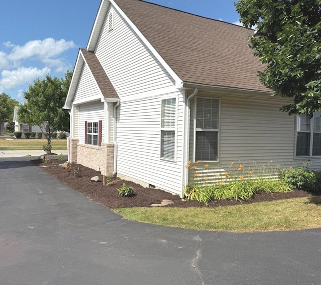 1711 Devonshire Ln, Shorewood, IL 60404 - view of home's exterior featuring roof with shingles